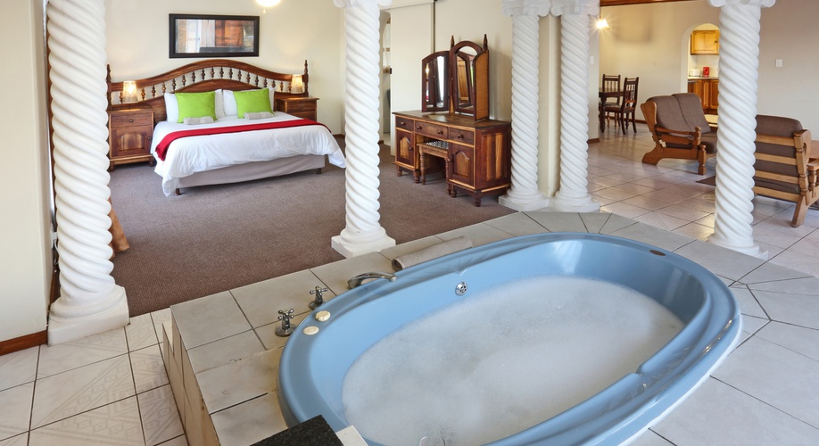 Honeymoon suite with private jacuzzi 